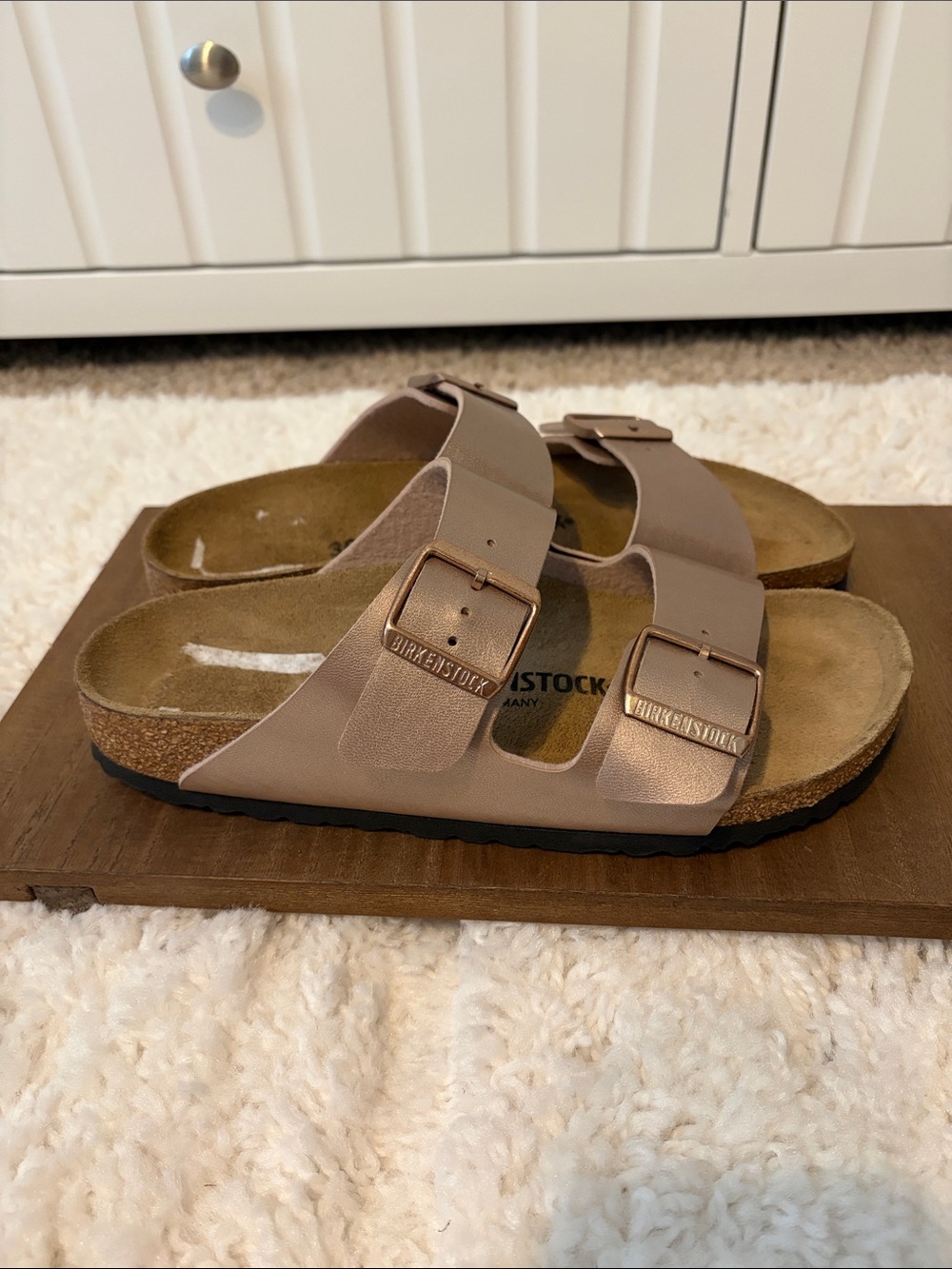 Birkenstock Arizona Two-Strap Metallic Rose Gold Sandals Size 38 - Picture 2 of 6
